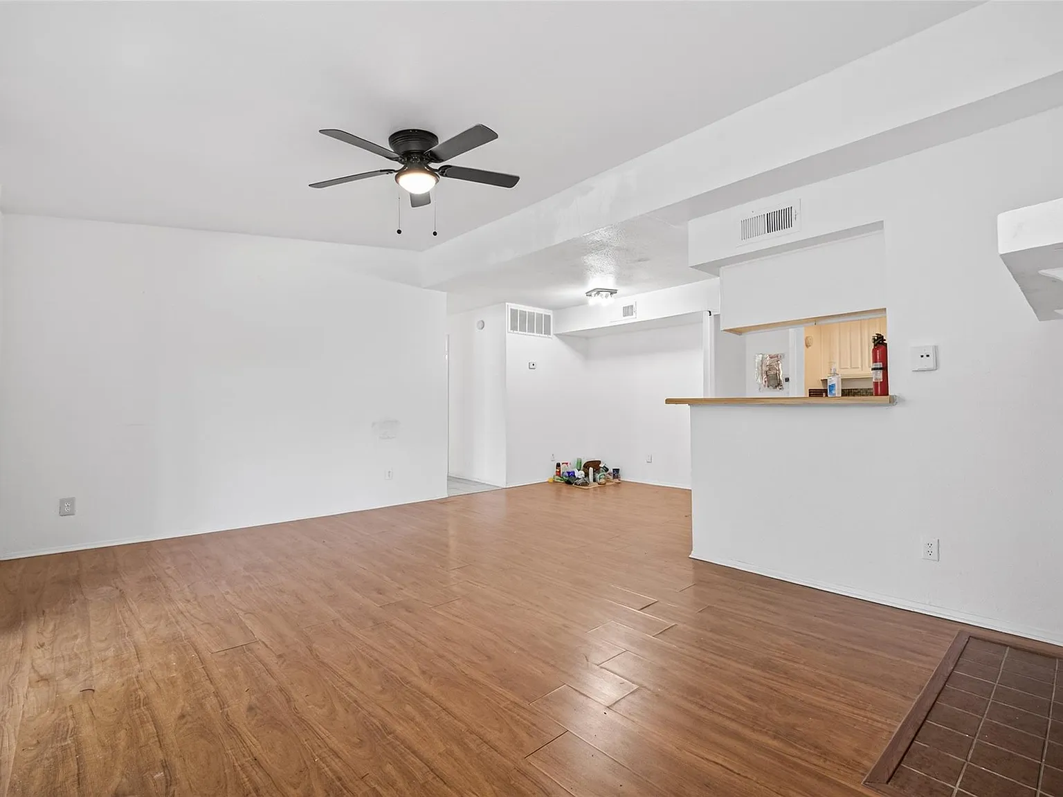 2 bed, 1002 sqft, $1,200 — Photo 3