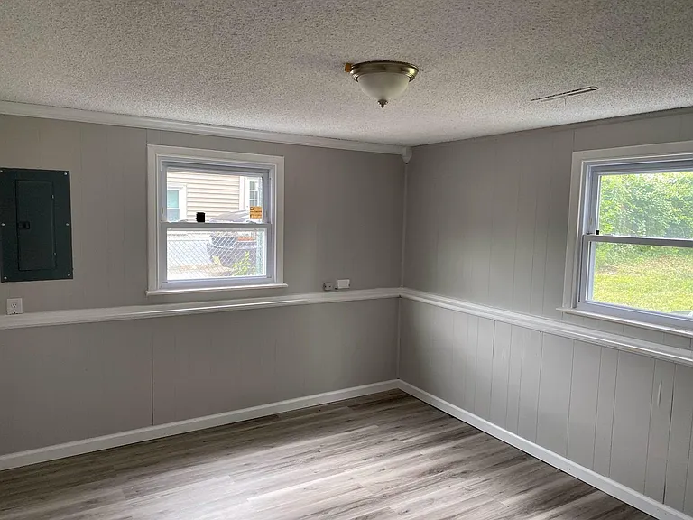 214 Marion Ave — Photo 6