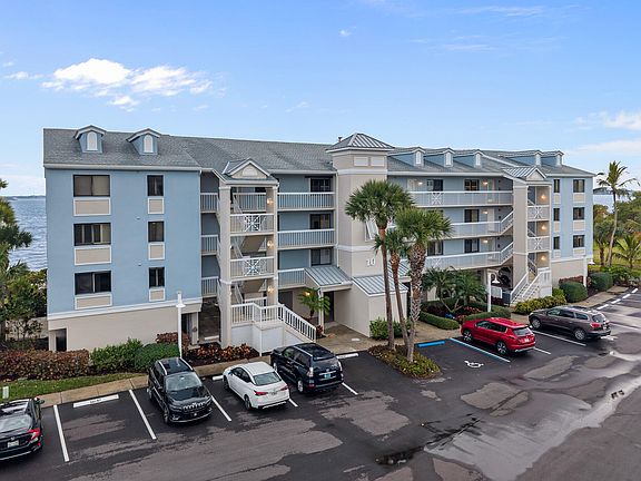 3rd image of 10 NE Plantation Road #305