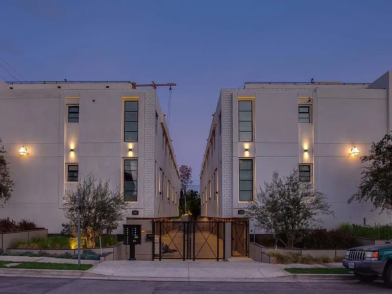 1256 N Las Palmas Ave #8 — Photo 31