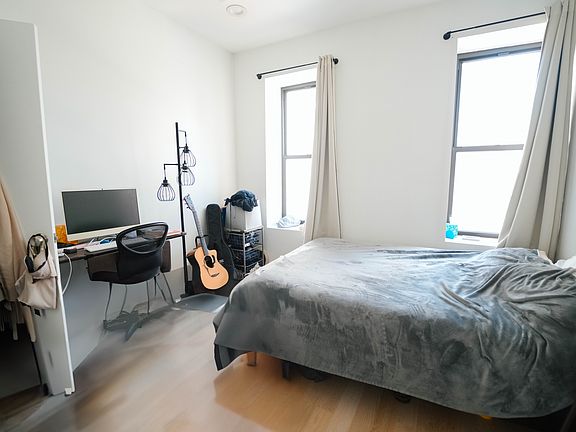 3rd image of 25 Greenpoint Ave #3