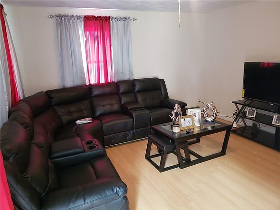 2nd image of 35 Steuben St