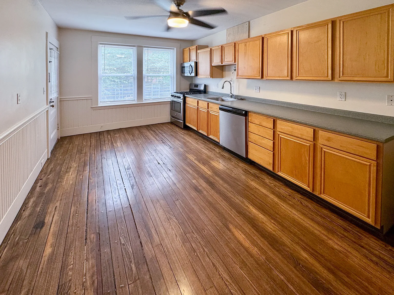 2 bed, 9999 sqft, $3,600 — Photo 4