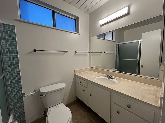 Upstairs Full Bathroom, and tub
