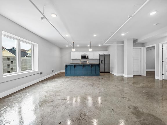 4th image of 614 E Main St #104
