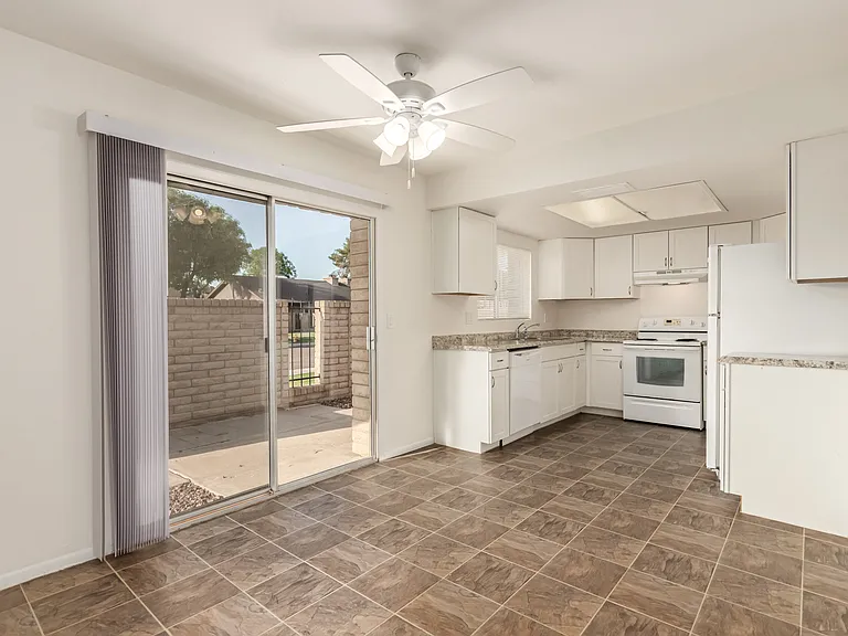 27 W Concorda Dr #104 — Photo 7