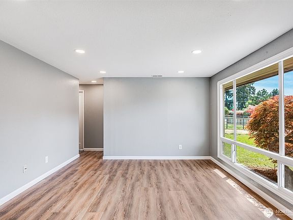 4th image of 4709 101st Street SW