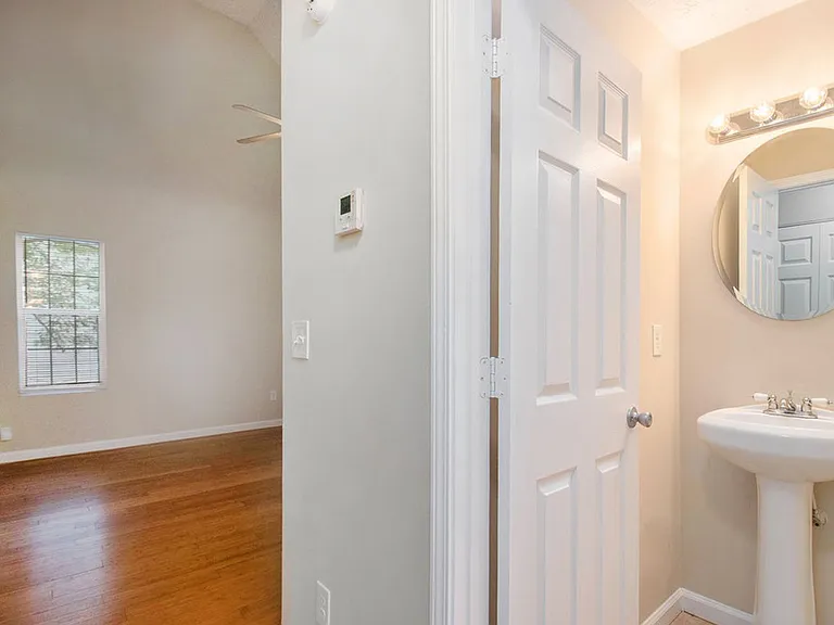 6509 Eastbriar Dr — Photo 8