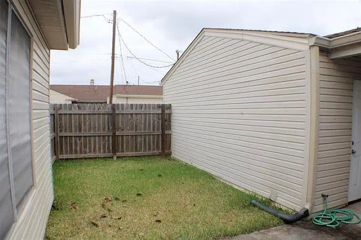8690 Manion Dr — Photo 22