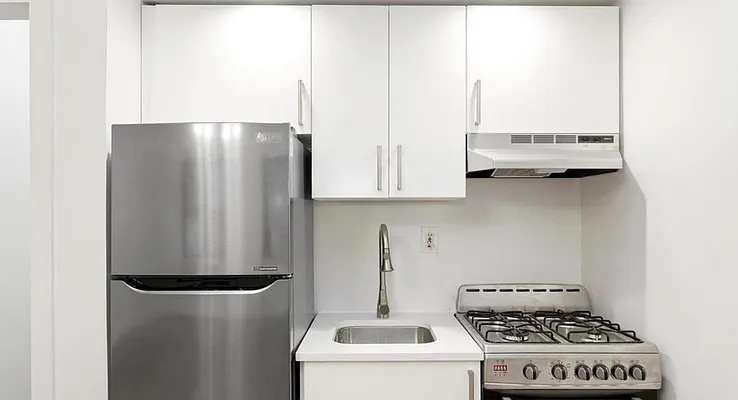 Rented by Avenues Real Estate | media 7