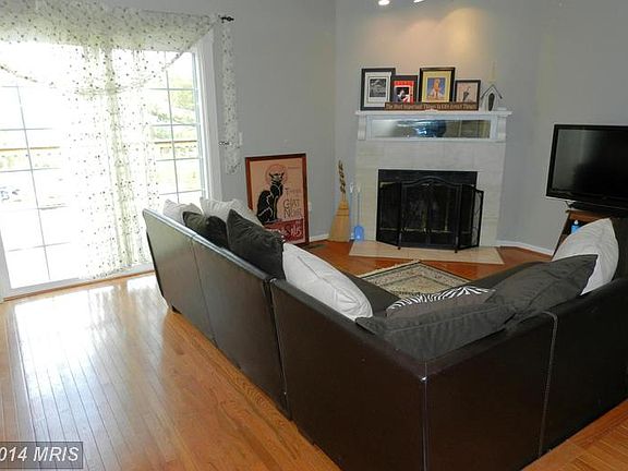 3rd image of 913 Chesney Ln