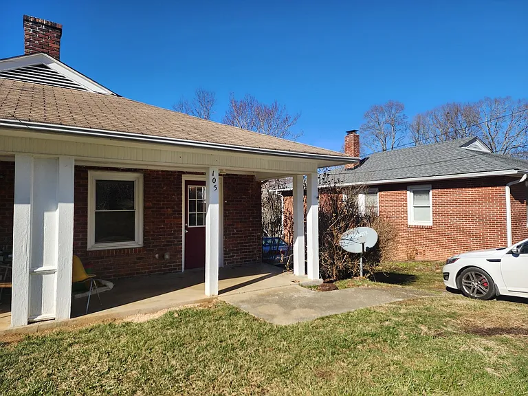 105 Morgan St — Photo 2