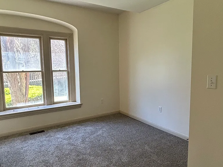 550 W 9th St #B — Photo 9