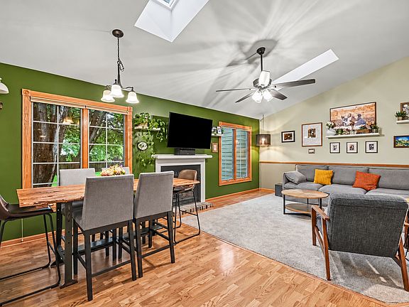 5th image of 1070 Chelsea Ln