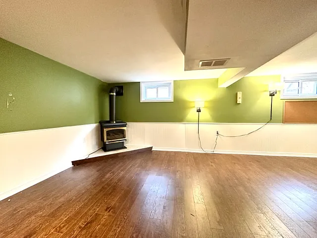 320 Brock St — Photo 11