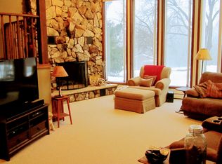 3101 Rolaine Pkwy, Hartford, WI 53027