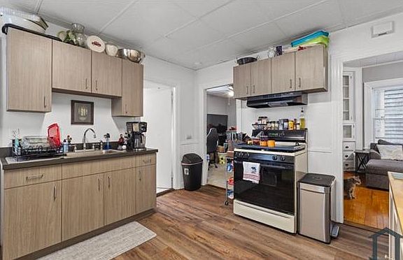2nd image of 48 Ridge St #2