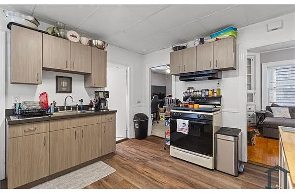 Building Photo - 48 Ridge St #2