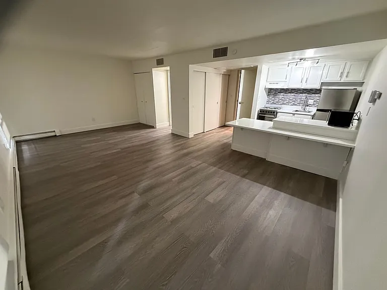 Sycamore Place Apartments — Photo 32