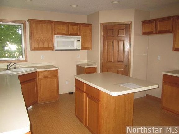3rd image of 1207 Goldfinch Dr