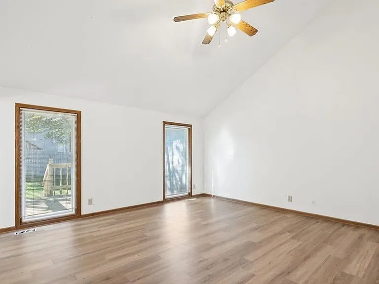 7820 S 70th St — Photo 5