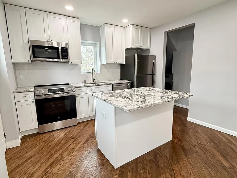 19 Lee Ave #2 — Photo 2