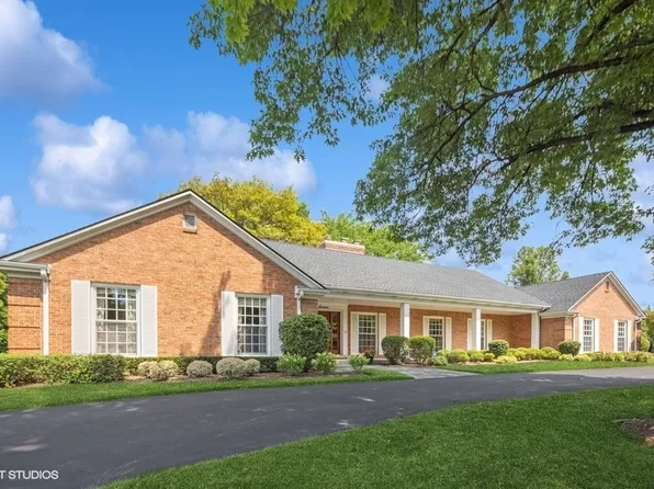 16 Croydon Ln, Oak Brook, IL 60523