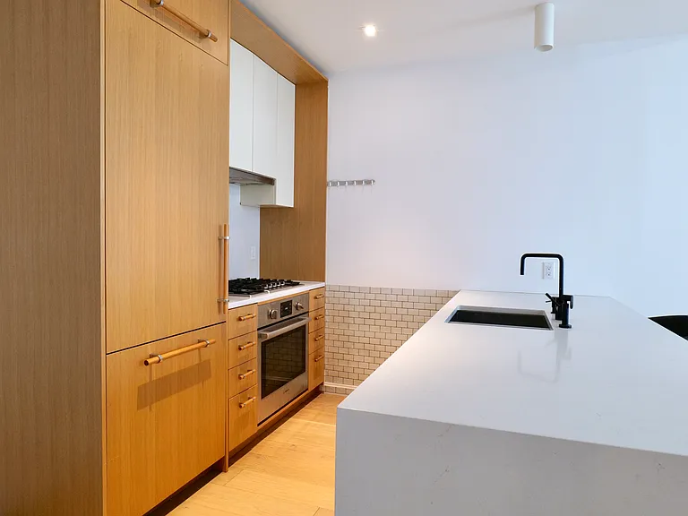 2218 Jackson Ave #1006 — Photo 3