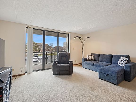 4th image of 75 Kristin Cir Unit 205