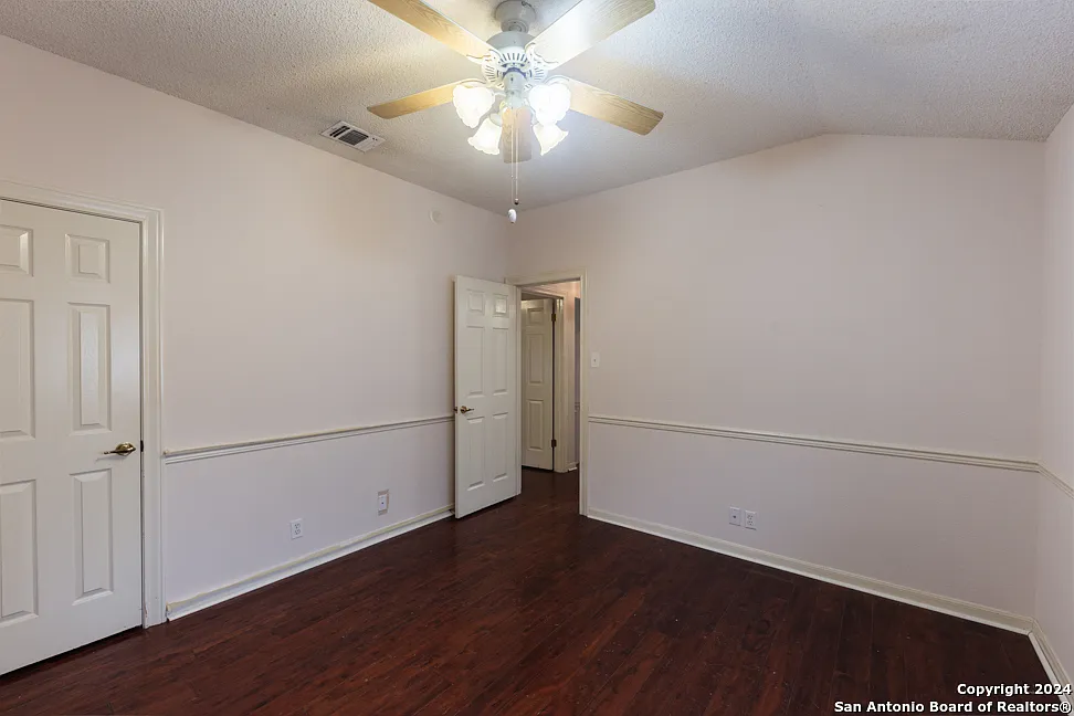 4 bed, 2469 sqft, $2,300 — Photo 4