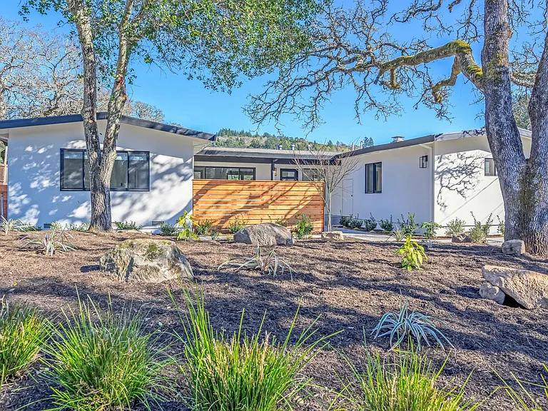 Los Robles Dr — Photo 34