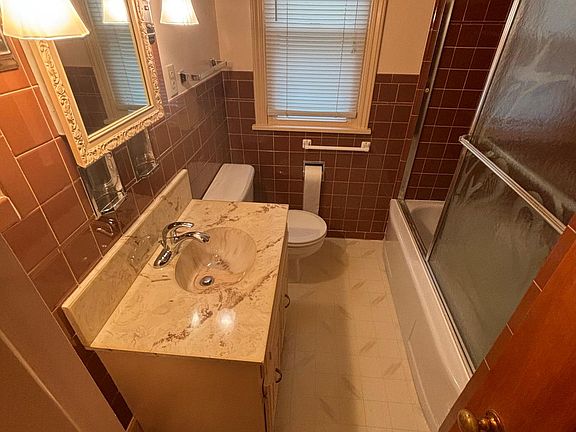 3rd image of 161 Maiden Ln