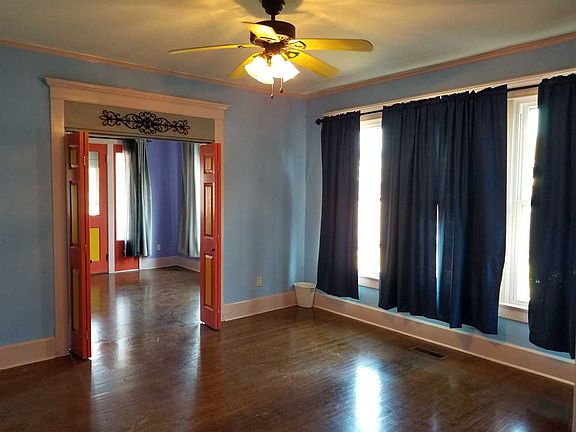 5th image of 526 Lewis Ave