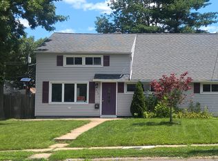 1076 Woodruff St, Iselin, NJ 08830