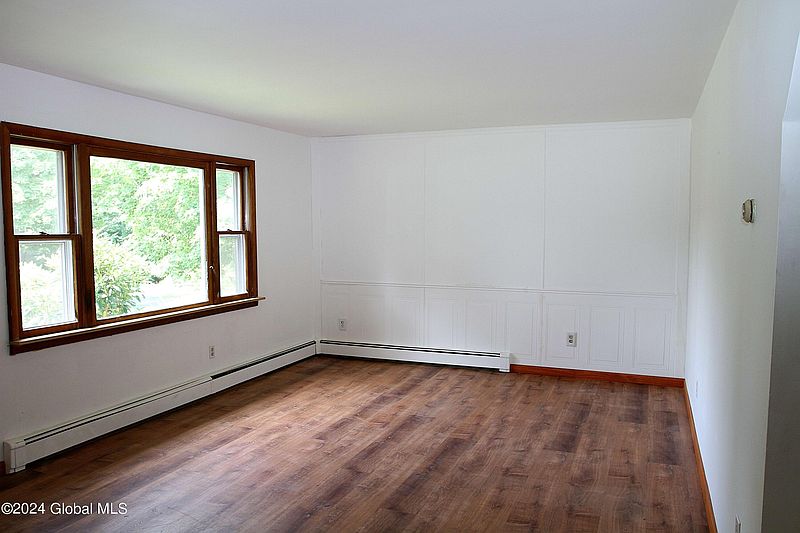4th image of 2 Cardinal Court