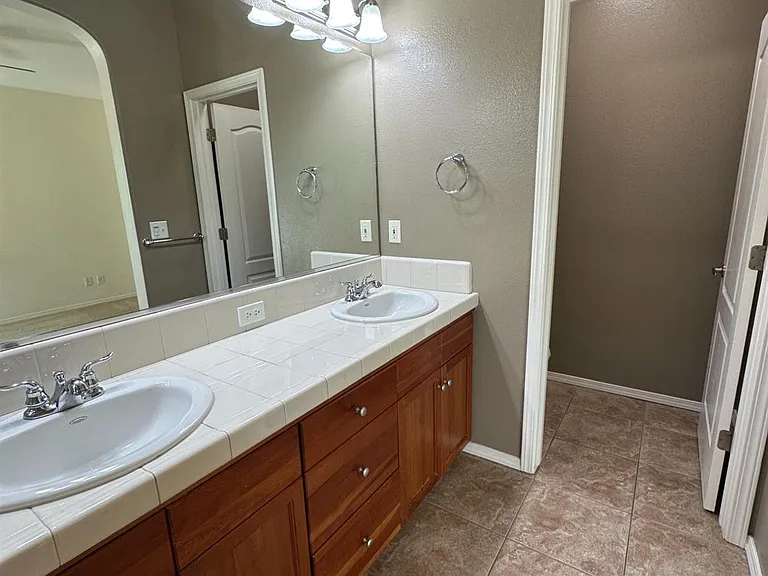 1732 N Dutch Ave — Photo 26