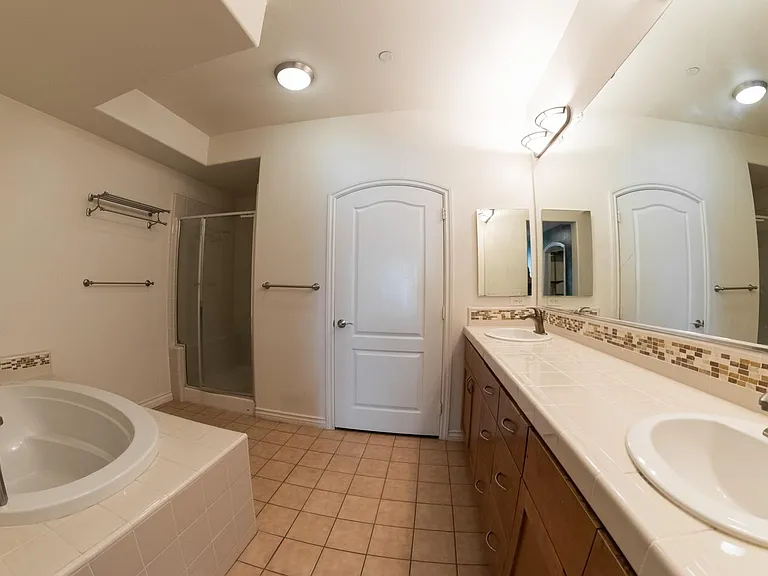 Master Bedroom Bathroom