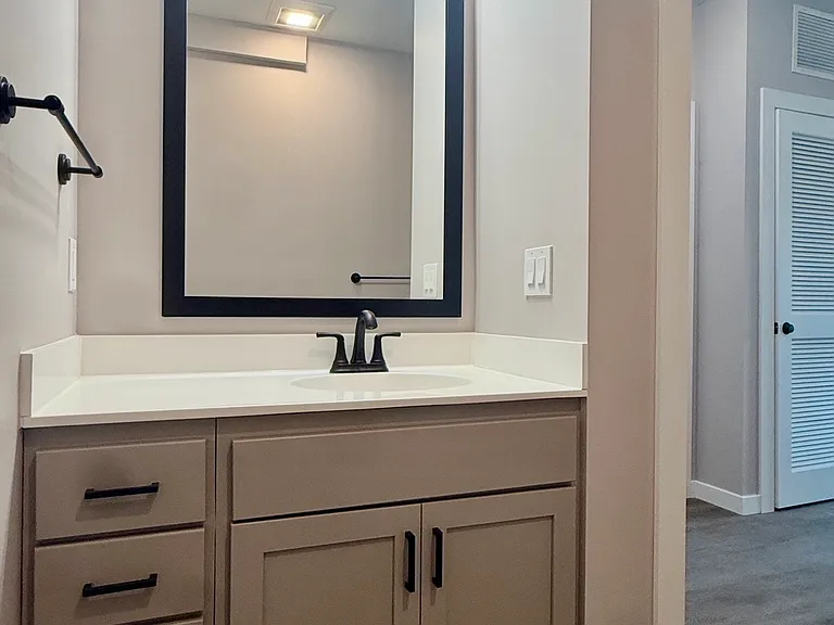 110 Cornell St — Photo 4