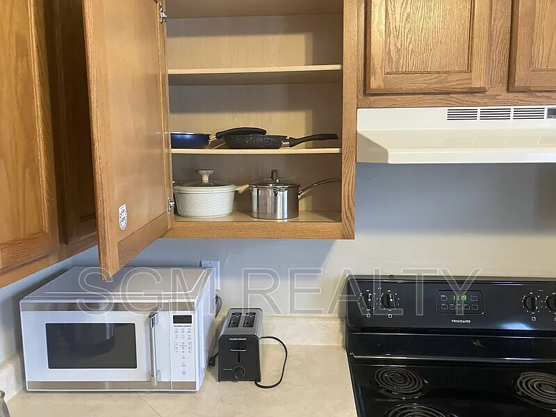 2 bed, 1.5 bath, 990 sqft, $1,750 — Photo 3