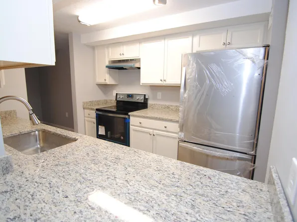 4 Black Oak Dr #B4, Nashua, NH 03062