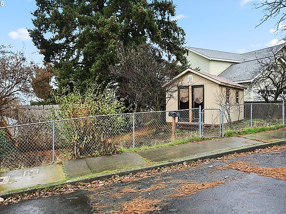 2nd image of 319 W 13th St