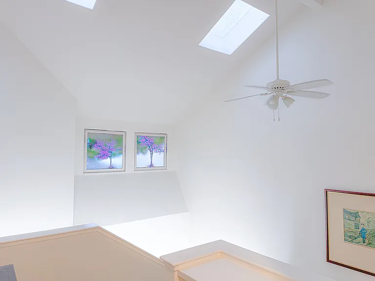 Laguna Ct — Photo 2
