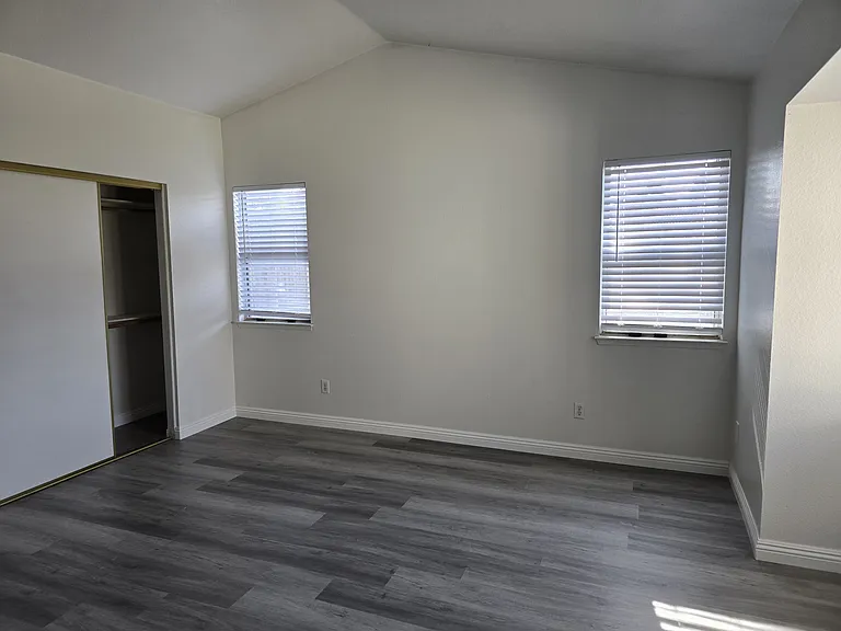 Acacia St — Photo 5
