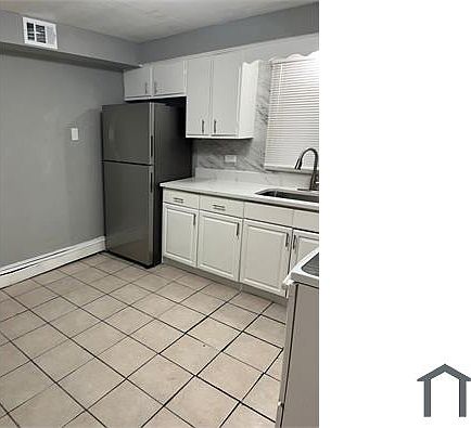 5th image of 4744 Rose St