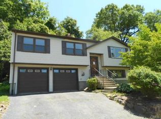 220 Village Ln, Bridgeport, CT 06606