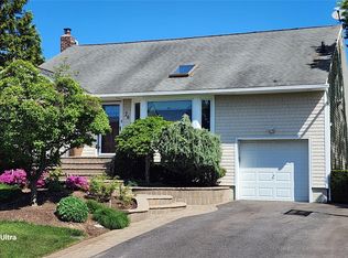 26 Tioga Dr, Jericho, NY 11753