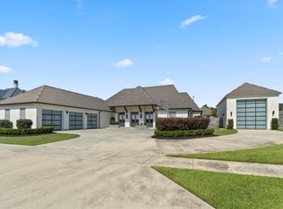 18228 Woodland Cove Dr, Baton Rouge, LA 70817