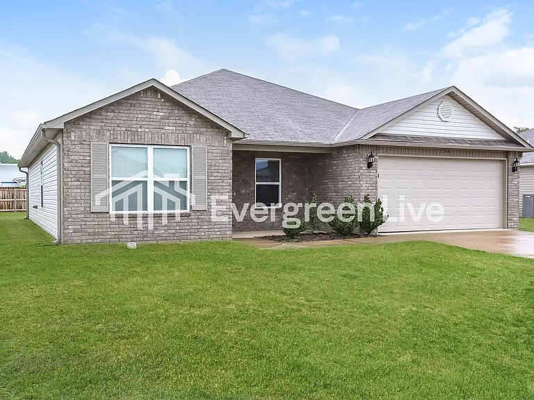 124 Sunland Dr — Photo 2