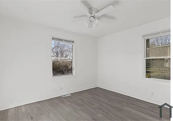 9040 Beverly Dr N — Photo 11