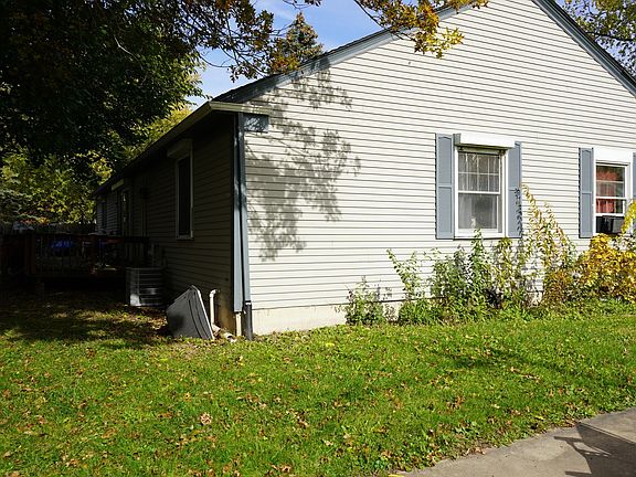 2nd image of 129 Circle Dr E